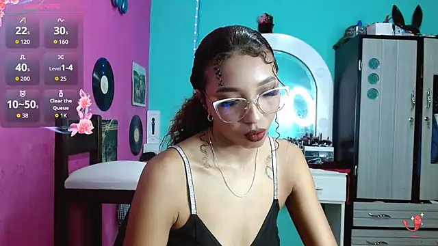 Snapshot of sensitive_brunette chatting on 09/19/25, 07:36 sensitive brunette online show from 09/19/25, 07:36