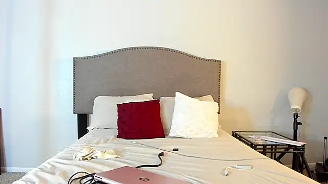 yiauana online show from 10/05/25, 11:35