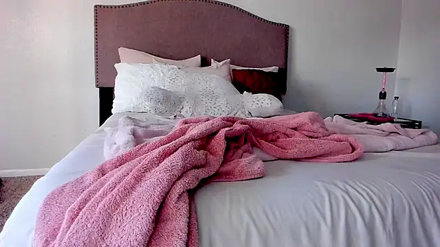 yiauana online show from 10/22/25, 11:04