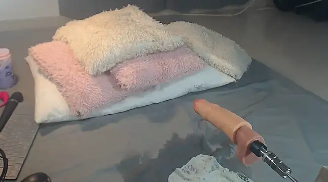 Snapshot of Selena_v chatting on 03/15/25, 10:46 Selena v online show from 03/15/25, 10:46