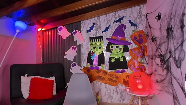 chloe blue online show from 10/31/25, 12:28