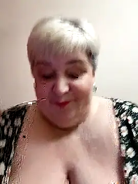 Snapshot of Baunti5555 chatting on 10/27/25, 02:10 Baunti5555 online show from 10/27/25, 02:10