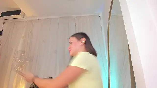 Snapshot of Petite_Lucie chatting on 01/26/25, 10:13 Petite Lucie online show from 01/26/25, 10:13