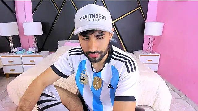 MilanZaire online show from 10/25/25, 12:18