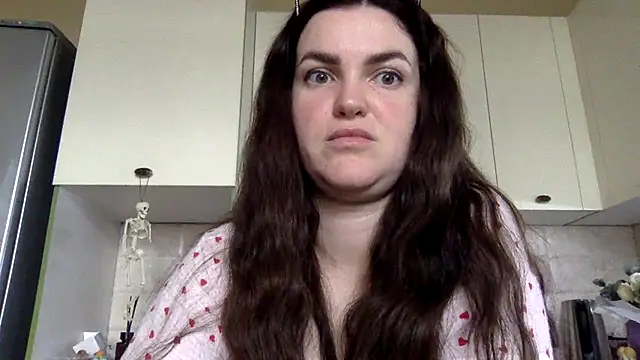 Karolina llove online show from 10/12/25, 08:46