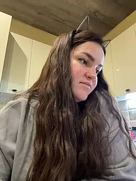 Karolina llove online show from 10/18/25, 07:36