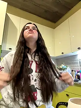 Karolina llove online show from 10/19/25, 08:20