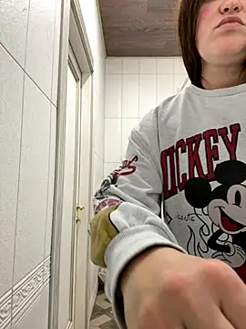 Karolina llove online show from 10/20/25, 12:16