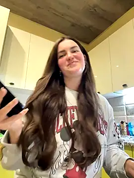 Karolina llove online show from 10/24/25, 10:06