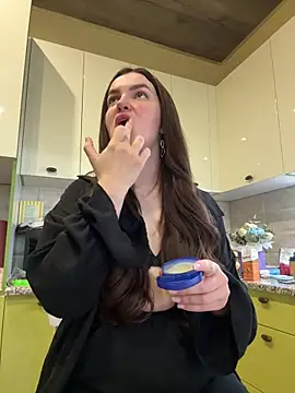 Karolina llove online show from 10/25/25, 10:12