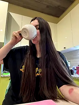 Karolina llove online show from 10/27/25, 06:56