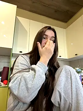 Karolina llove online show from 10/28/25, 07:23