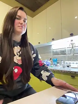 Karolina llove online show from 11/04/25, 09:47