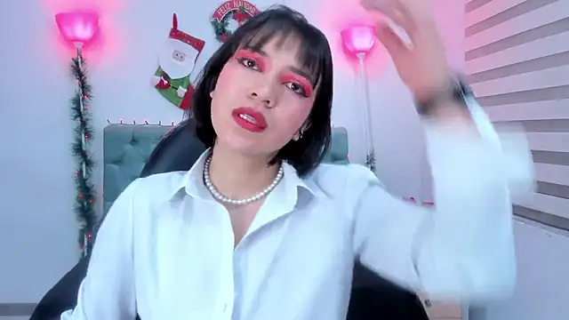 Snapshot of lina_bedoya_ chatting on 12/26/24, 11:43 lina bedoya online show from 12/26/24, 11:43