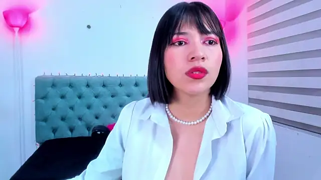 Snapshot of lina_bedoya_ chatting on 01/13/25, 11:52 lina bedoya online show from 01/13/25, 11:52