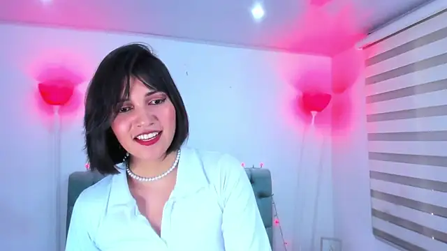 Snapshot of lina_bedoya_ chatting on 01/15/25, 02:46 lina bedoya online show from 01/15/25, 02:46