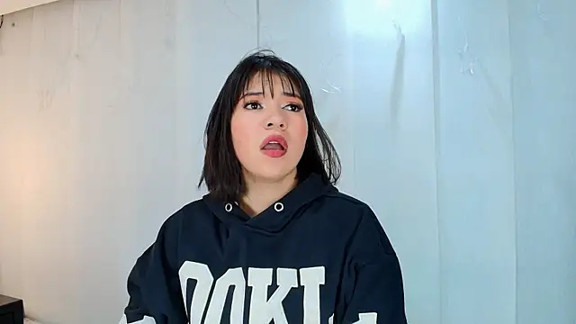 Snapshot of lina_bedoya_ chatting on 09/12/25, 11:32 lina bedoya online show from 09/12/25, 11:32