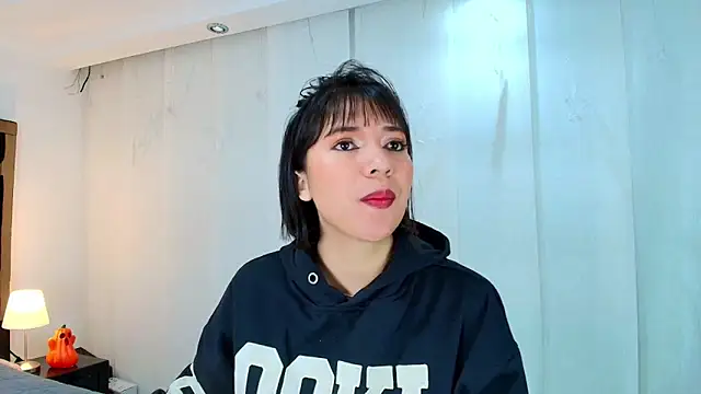 Snapshot of lina_bedoya_ chatting on 10/16/25, 11:33 lina bedoya online show from 10/16/25, 11:33