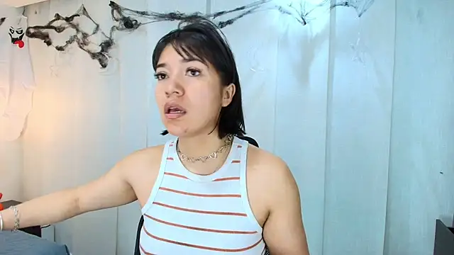 Snapshot of lina_bedoya_ chatting on 10/29/25, 11:34 lina bedoya online show from 10/29/25, 11:34