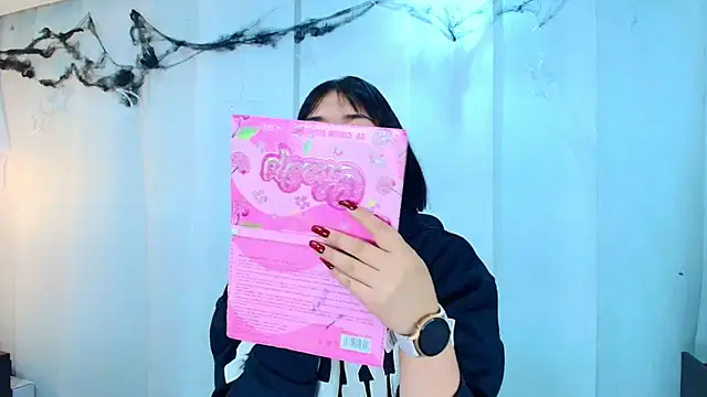 Snapshot of lina_bedoya_ chatting on 11/06/25, 11:33 lina bedoya online show from 11/06/25, 11:33