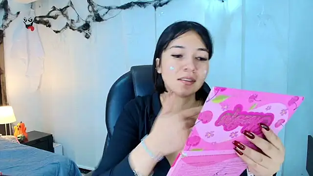 Snapshot of lina_bedoya_ chatting on 11/13/25, 11:53 lina bedoya online show from 11/13/25, 11:53