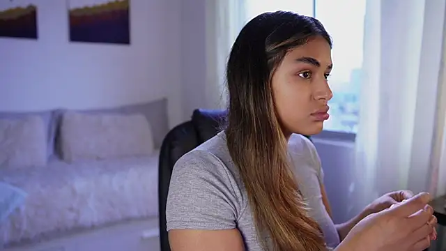 SaraParisi online show from 10/22/25, 10:31