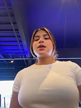 SaraParisi online show from 10/31/25, 05:36