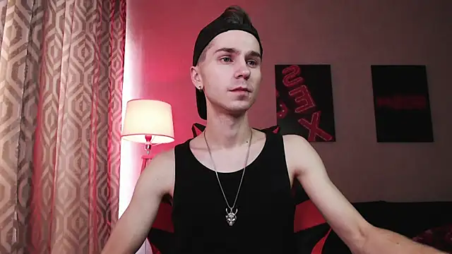 Joseph  Quinn online show from 10/18/25, 08:26