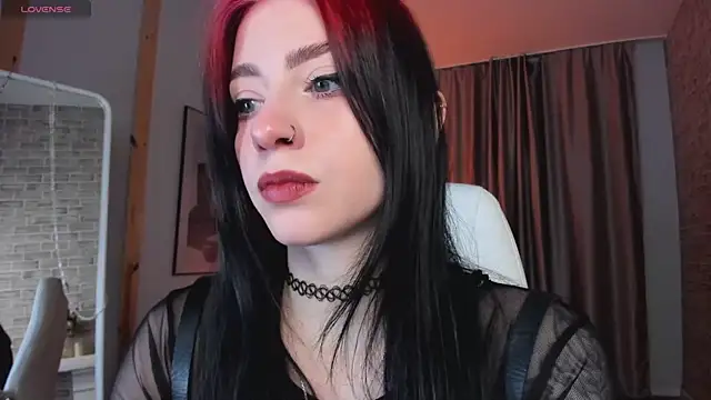 Snapshot of arielabradberry chatting on 12/27/24, 02:33 arielabradberry online show from 12/27/24, 02:33