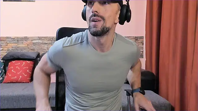 HotHunkTrainer online show from 02/24/25, 05:20