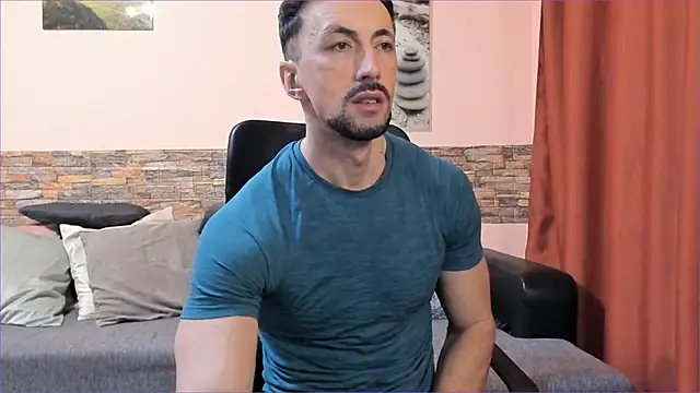 HotHunkTrainer online show from 03/19/25, 08:55