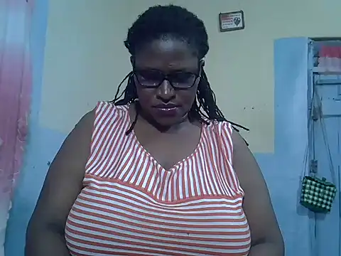 Snapshot of sexy_bigboobss chatting on 10/24/25, 05:20 sexy bigboobss online show from 10/24/25, 05:20