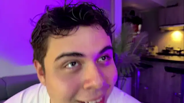 Snapshot of odin_blake chatting on 10/17/25, 02:04 odin blake online show from 10/17/25, 02:04