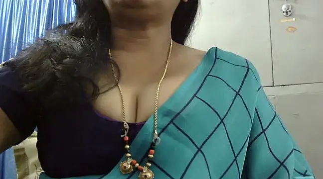 Snapshot of Vijji-telugu chatting on 01/04/25, 07:45 Vijji-telugu online show from 01/04/25, 07:45