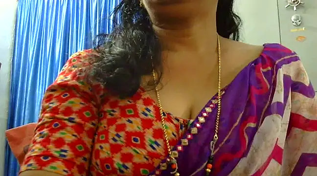 Snapshot of Vijji-telugu chatting on 01/18/25, 04:37 Vijji-telugu online show from 01/18/25, 04:37