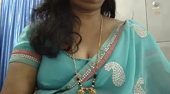 Snapshot of Vijji-telugu chatting on 01/21/25, 04:43 Vijji-telugu online show from 01/21/25, 04:43