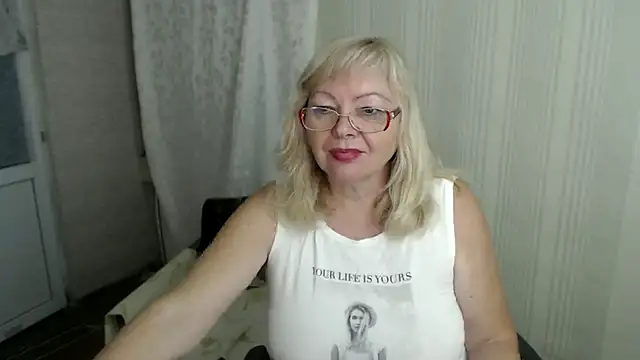 EvelynLoveShy online show from 09/26/25, 10:47