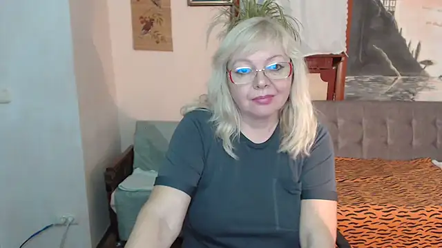 EvelynLoveShy online show from 11/06/25, 09:37