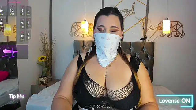 Snapshot of SalmaZaman chatting on 10/12/25, 09:14 SalmaZaman online show from 10/12/25, 09:14