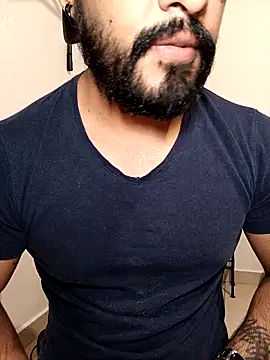 Snapshot of HombreS3n chatting on 10/29/25, 12:46 HombreS3n online show from 10/29/25, 12:46