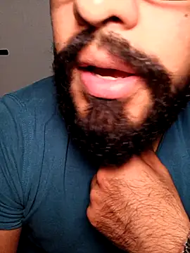 Snapshot of HombreS3n chatting on 11/14/25, 01:04 HombreS3n online show from 11/14/25, 01:04