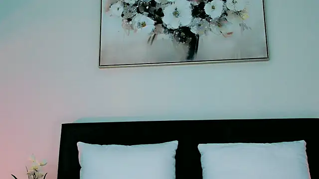 Snapshot of oh-my-mia chatting on 10/04/25, 09:51 oh-my-mia online show from 10/04/25, 09:51