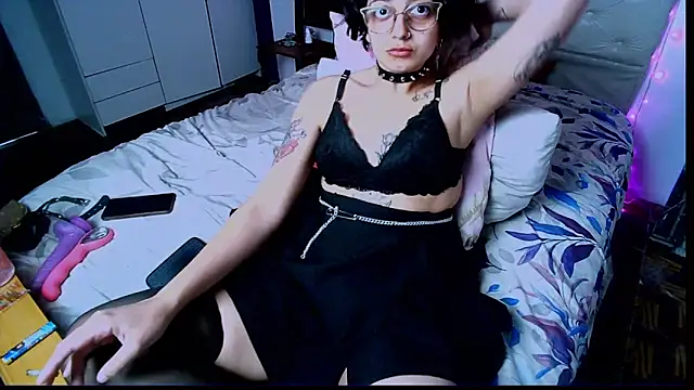 Snapshot of ConeNella chatting on 10/10/25, 05:23 ConeNella online show from 10/10/25, 05:23