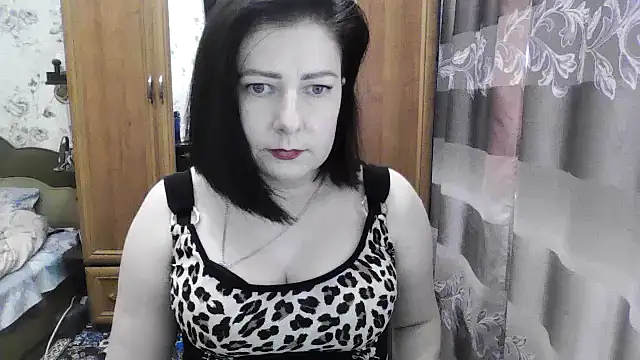 Snapshot of SophieNightAh chatting on 10/16/25, 12:17 SophieNightAh online show from 10/16/25, 12:17