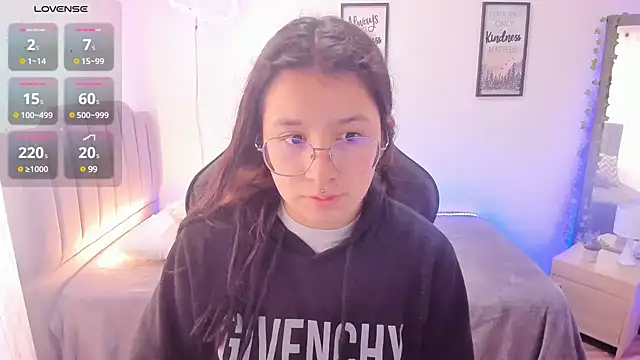 Amy joones online show from 01/11/25, 01:43