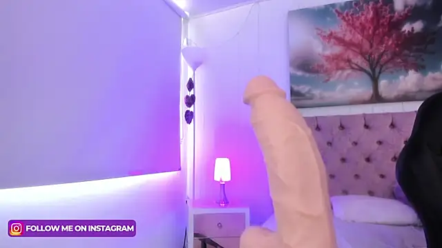 Julianaa Castro  online show from 02/01/25, 05:58