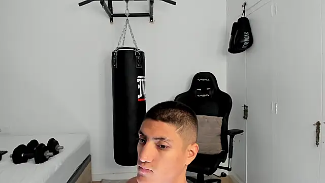 Snapshot of dan01_ chatting on 10/13/25, 12:38 dan01 online show from 10/13/25, 12:38