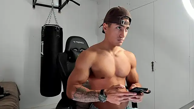 Snapshot of dan01_ chatting on 11/03/25, 02:18 dan01 online show from 11/03/25, 02:18