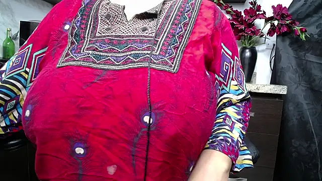 Snapshot of kalpanaaishaa chatting on 02/25/25, 10:15 kalpanaaishaa online show from 02/25/25, 10:15