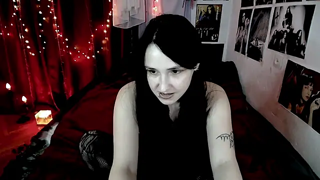 Snapshot of Tricky_Vicky666 chatting on 10/16/25, 10:33 Tricky Vicky666 online show from 10/16/25, 10:33